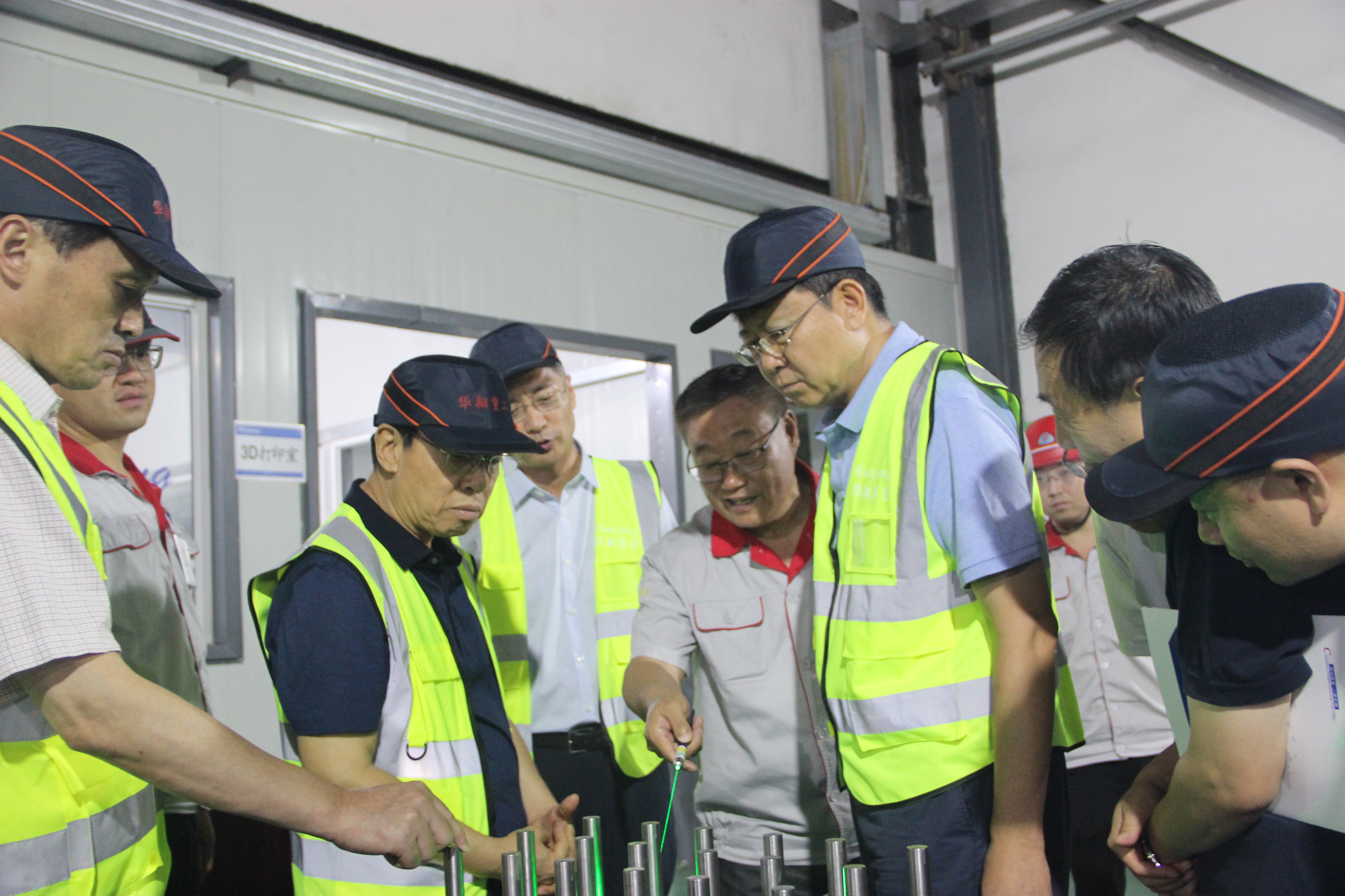 山西省人民政府原副省長、中國生產(chǎn)力學(xué)會會長、山西省資源型經(jīng)濟(jì)轉(zhuǎn)型促進(jìn)會總顧問牛仁亮一行蒞臨我司調(diào)研