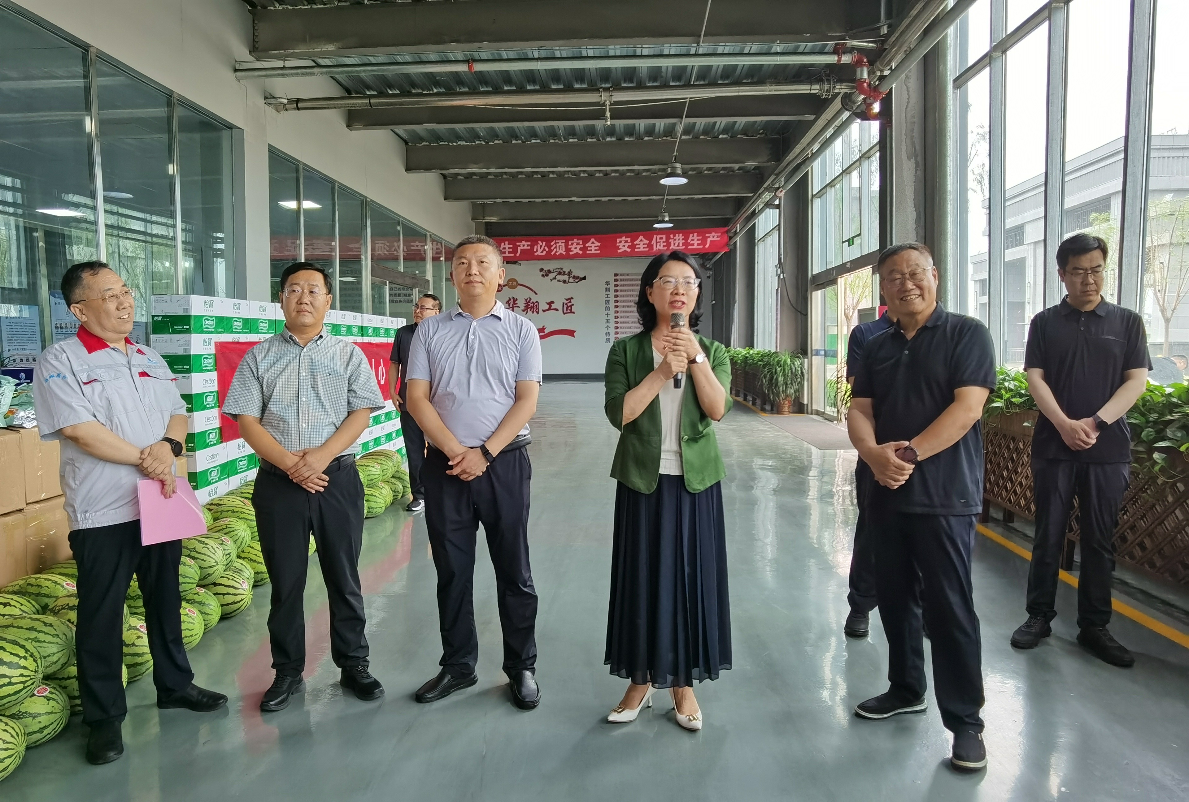 清涼慰問暖人心、凝心聚力鼓干勁