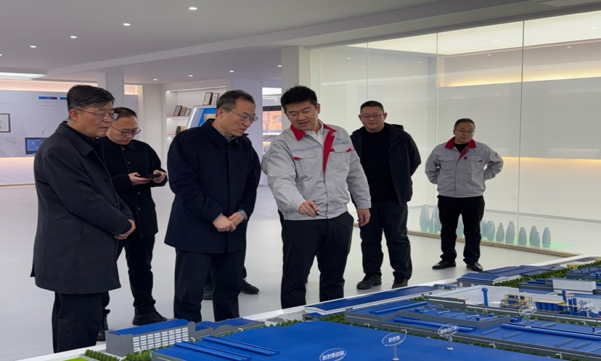臨汾經(jīng)濟開發(fā)區(qū)黨工委書記、管委會主任白建成一行深入華翔圣德曼新能源汽車零部件產(chǎn)業(yè)園調(diào)研